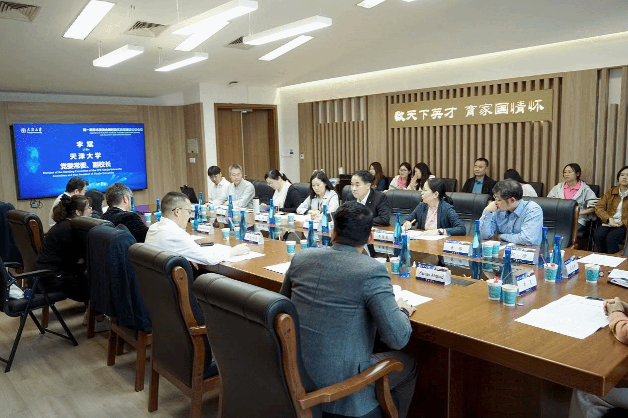 聚焦創新融合 教育質量與學習科學實驗室新一屆學術委員會聘任暨實驗室建設論證會議成功舉辦
